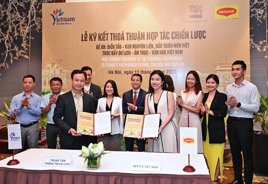 Nhãn hàng Maggi và Trung tâm Thông tin du lịch (Cục Du lịch Quốc gia Việt Nam) ký kết thỏa thuận hợp tác chiến lược, đánh dấu hành trình hợp tác lâu dài trong tương lai. Ảnh: TITC